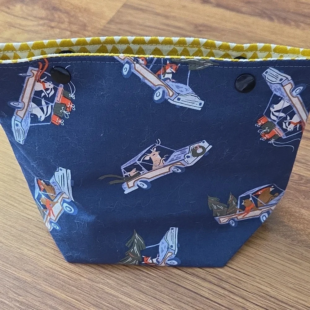 LAST CHANCE EUC Handmade Project Bag Box Bottom And Snap Buttons Winter Design - Picture 3 of 4